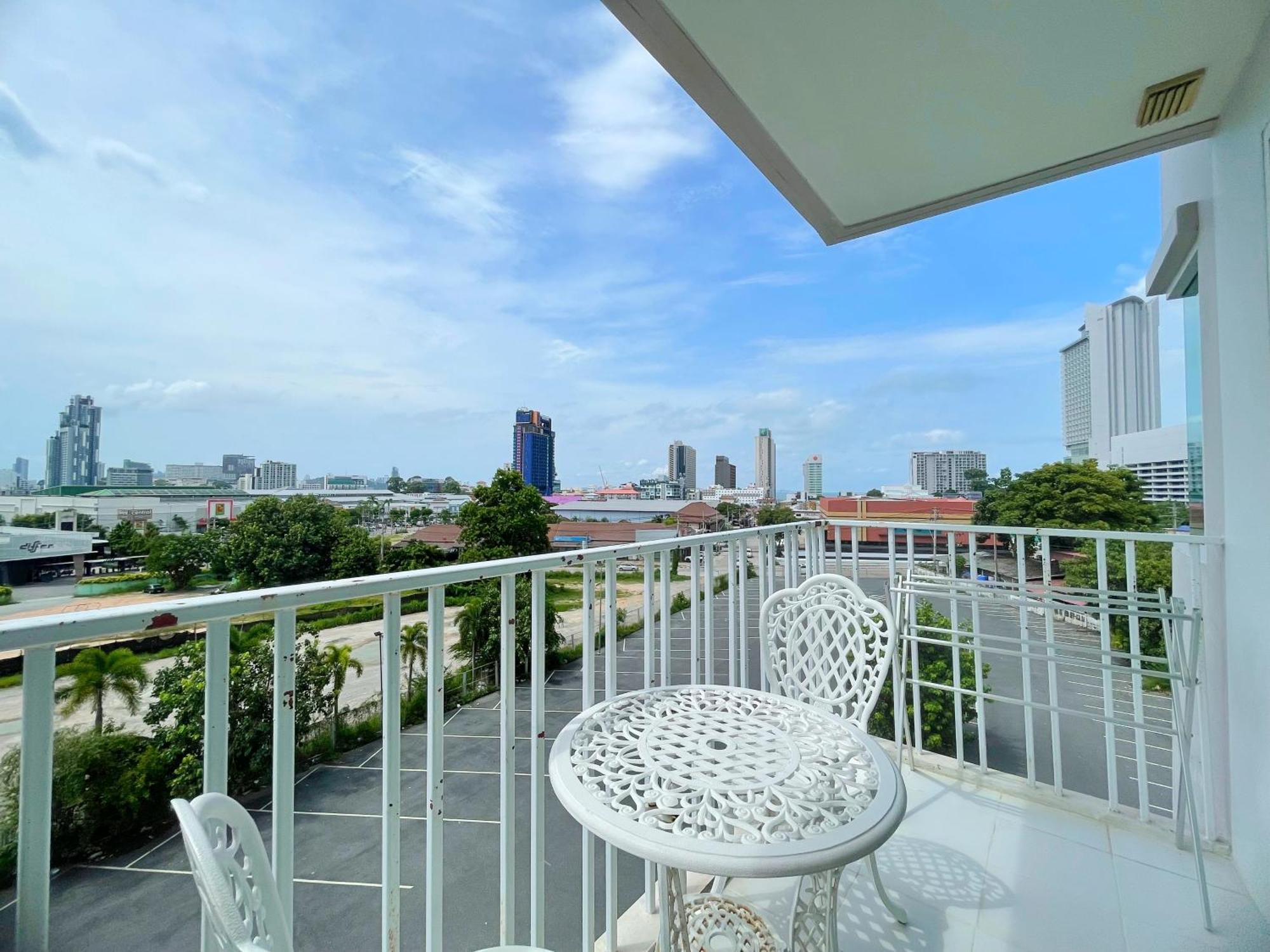 Baan Pattaya By Sabai Hotel Ngoại thất bức ảnh