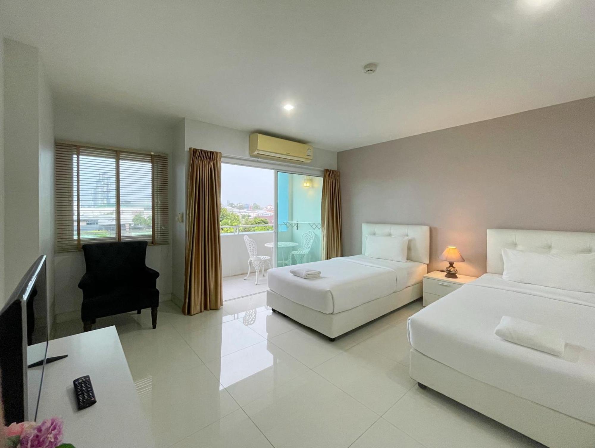 Baan Pattaya By Sabai Hotel Ngoại thất bức ảnh