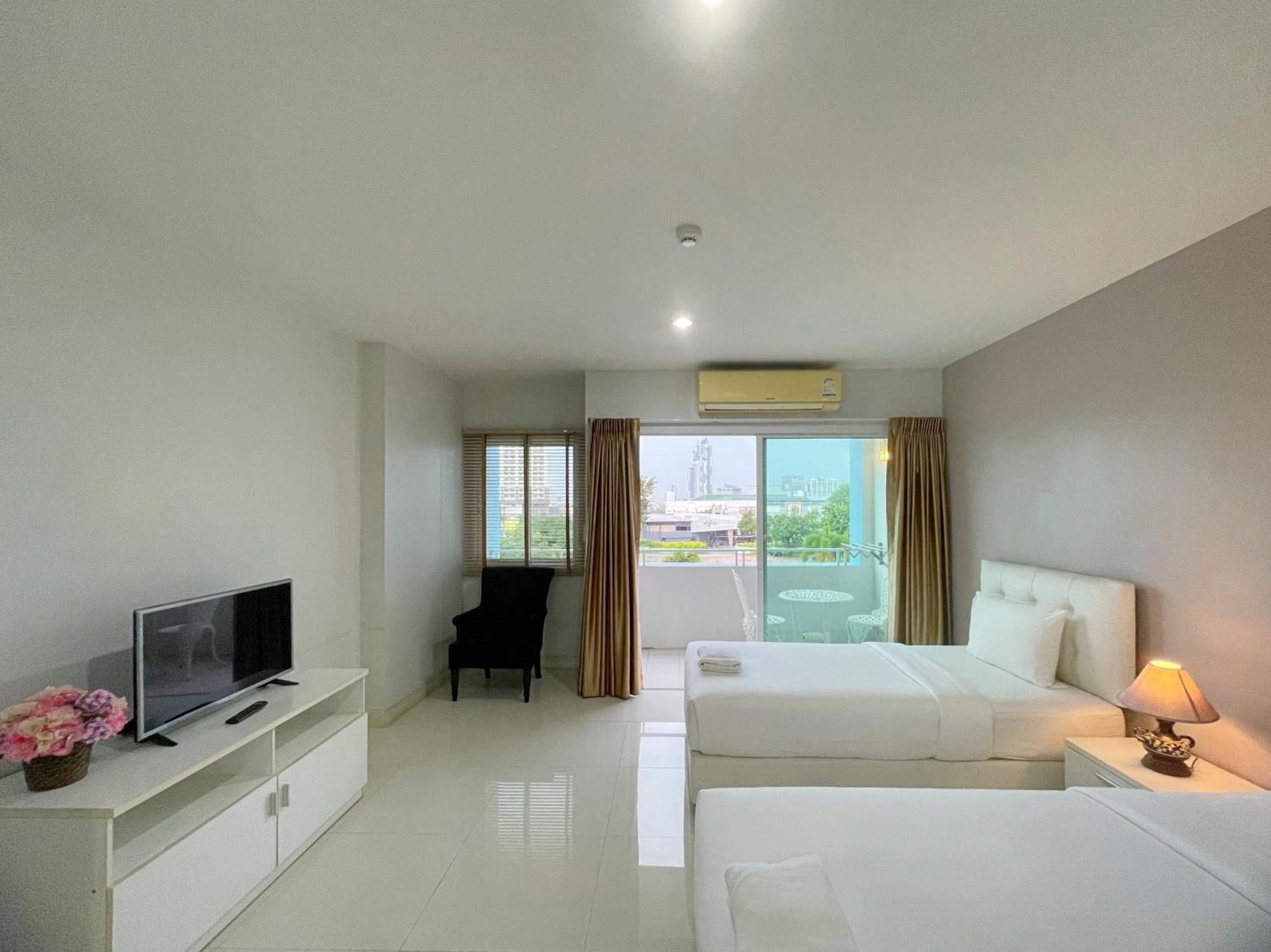Baan Pattaya By Sabai Hotel Ngoại thất bức ảnh