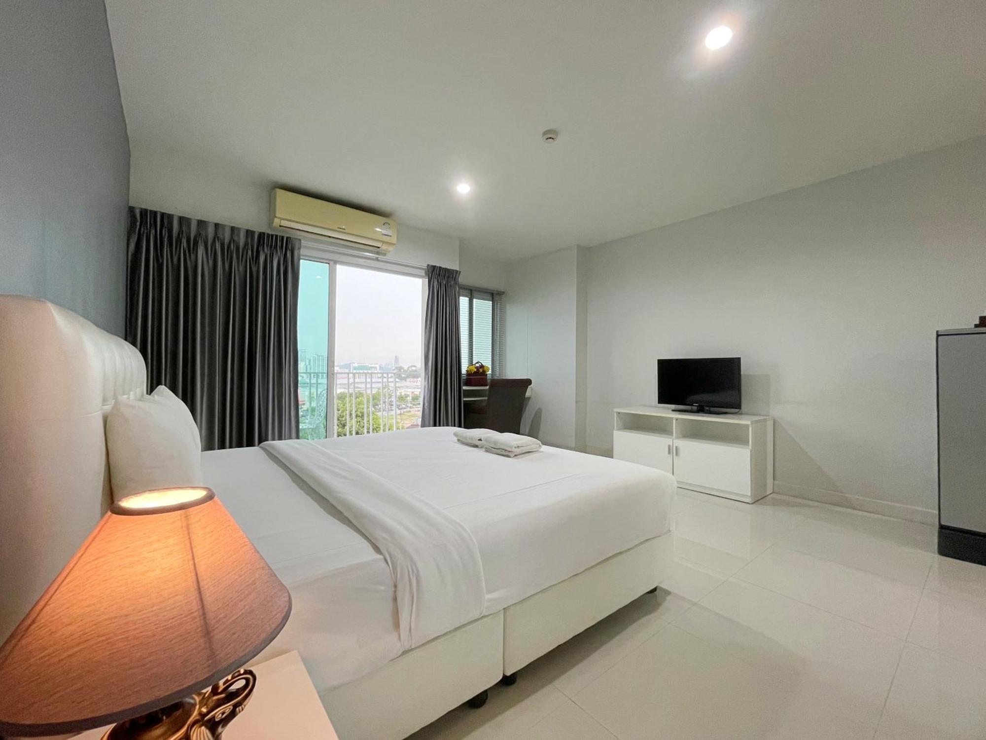 Baan Pattaya By Sabai Hotel Ngoại thất bức ảnh