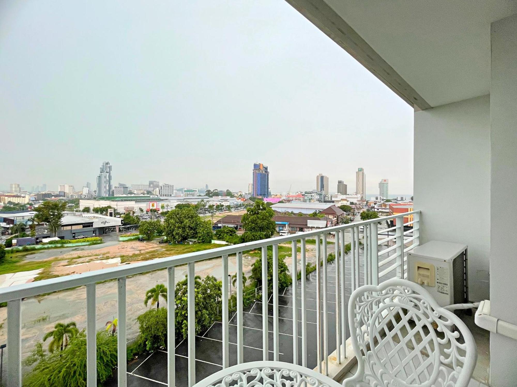 Baan Pattaya By Sabai Hotel Ngoại thất bức ảnh