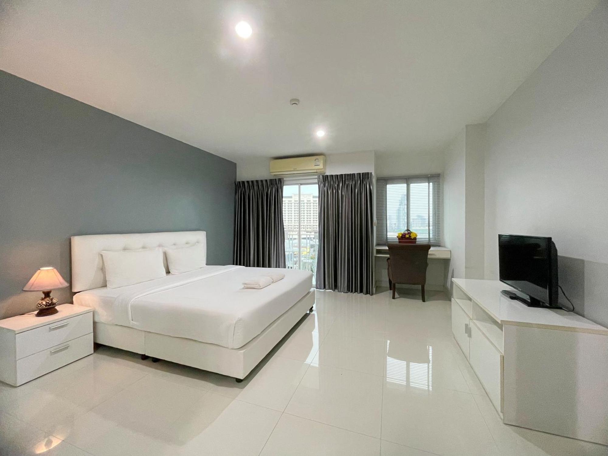 Baan Pattaya By Sabai Hotel Ngoại thất bức ảnh