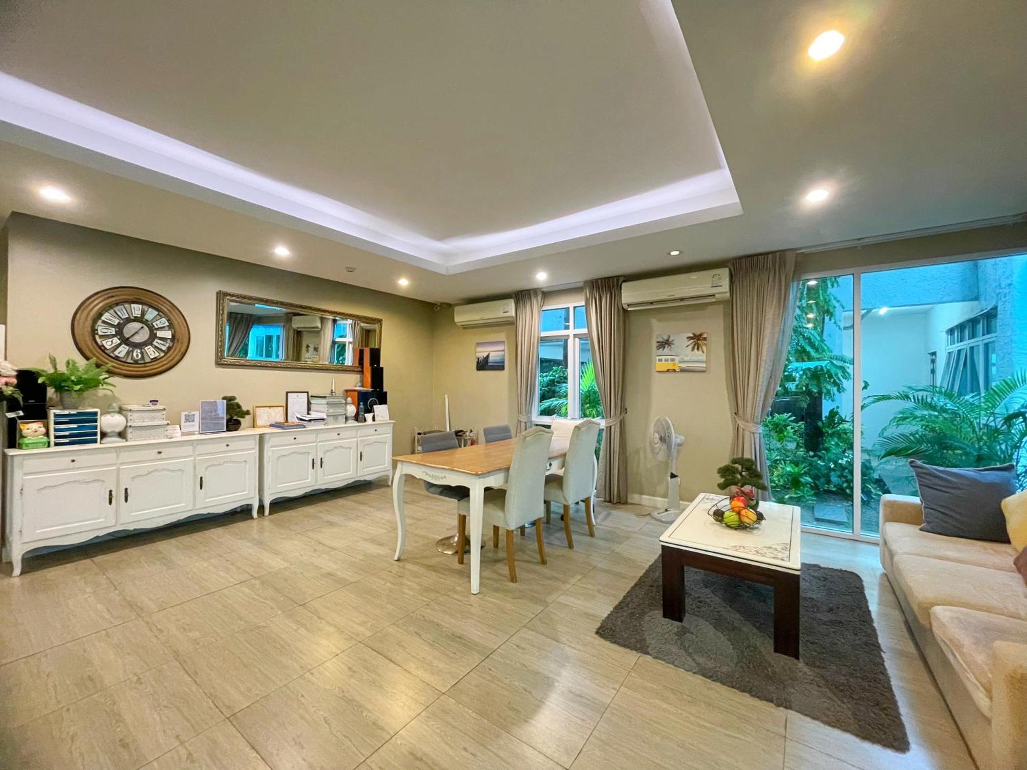 Baan Pattaya By Sabai Hotel Ngoại thất bức ảnh