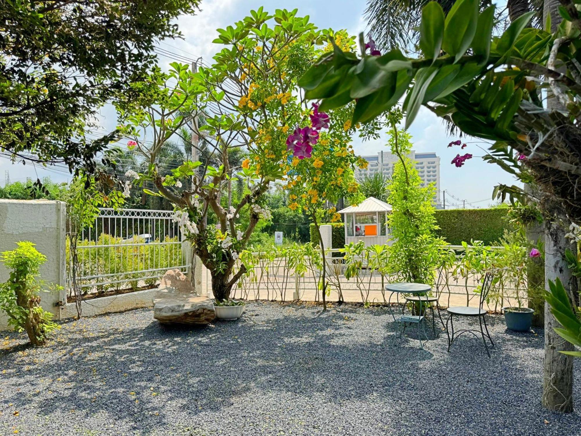 Baan Pattaya By Sabai Hotel Ngoại thất bức ảnh